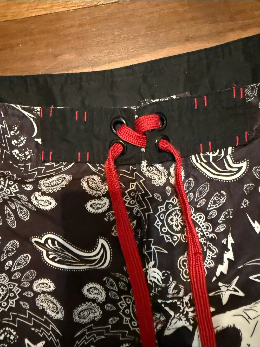 Joe Boxer Skull Board Shorts Men’s Size 36 Black White Paisley Swim Trunks Gothi